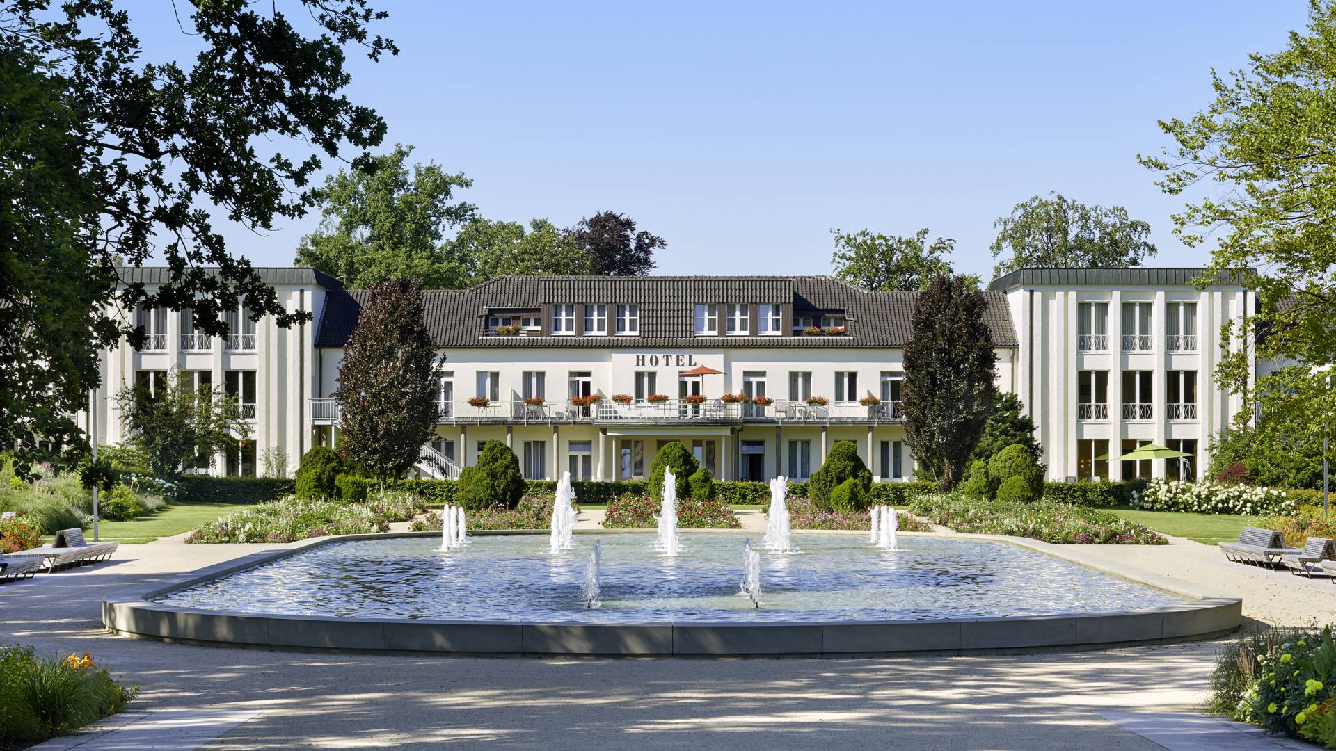 Brunnen Niewels Fontäne vor Park Hotel Bad Lippspringe